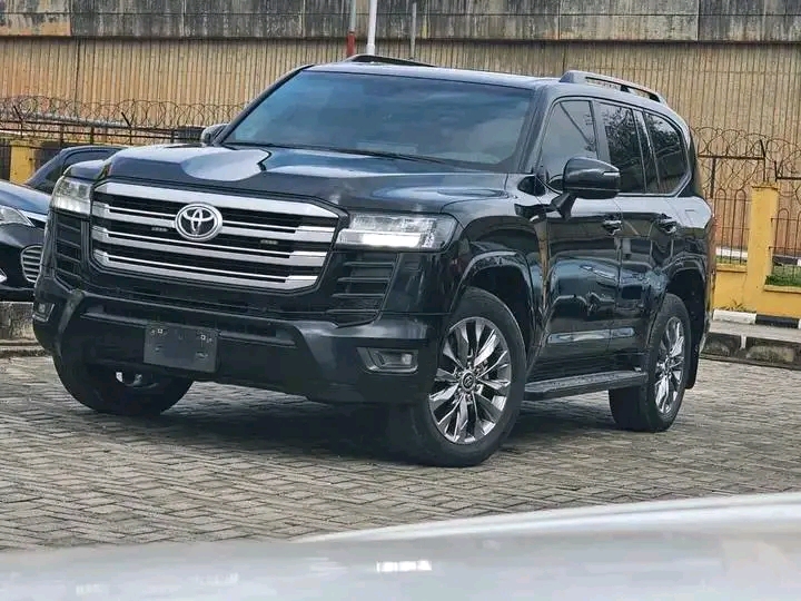 Black Toyota Land Cruiser