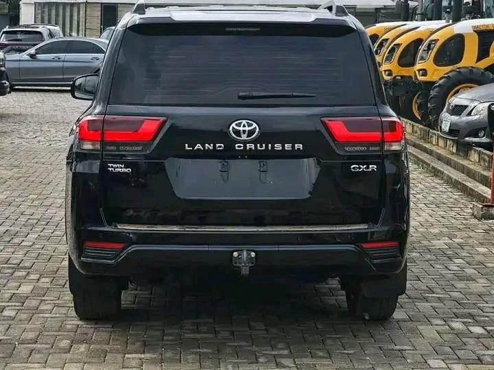 Black Toyota Land Cruiser