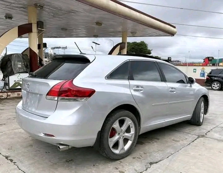 Toyota Venza Hood Deflector