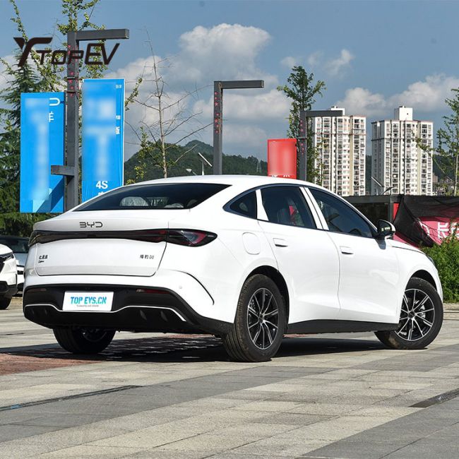 BYD Hybrid Sedan photo 3