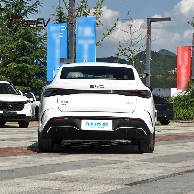 BYD Hybrid Sedan photo 2