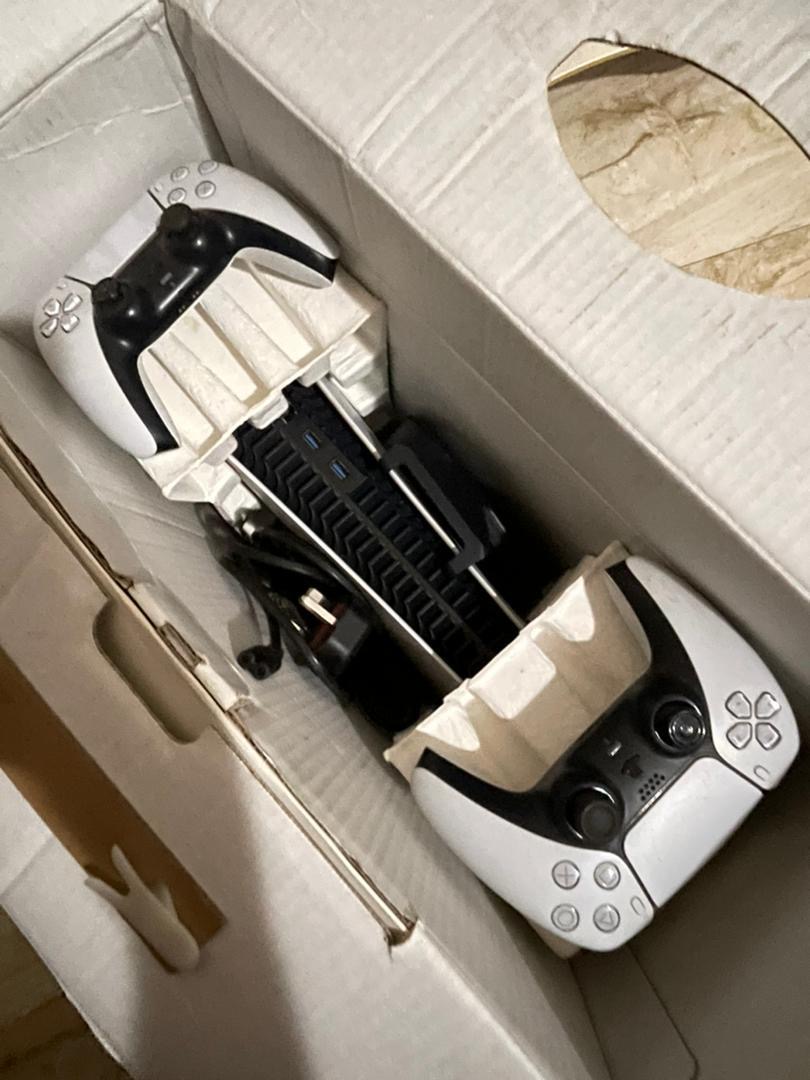 PS5 Fat with two pads