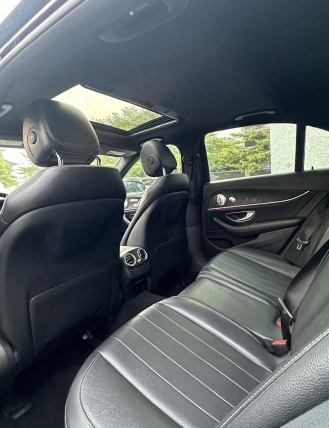 2017 E300 photo 4