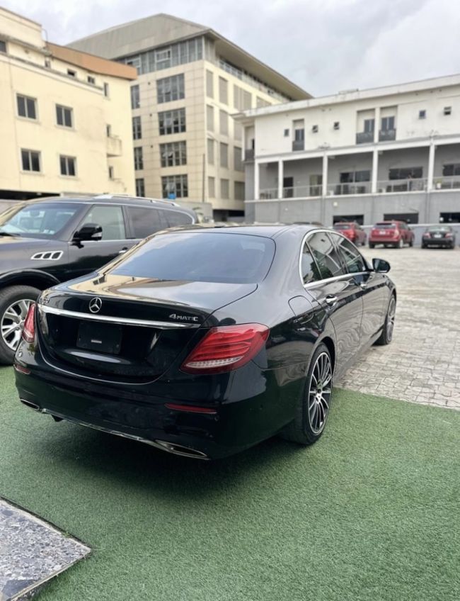 2017 E300 photo 3