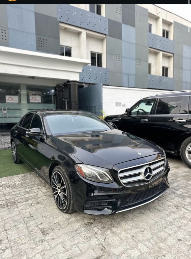 2017 E300 photo 2