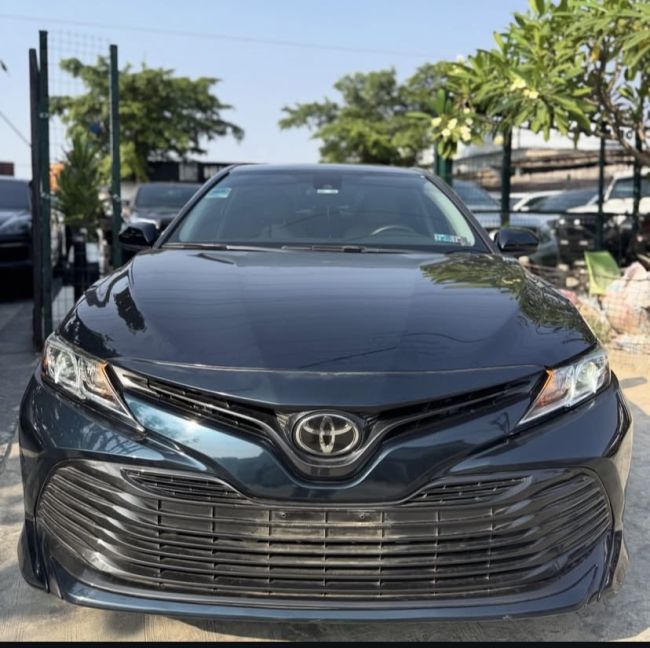 2020 TOYOTA CAMRY LE photo 2