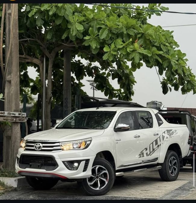 2020 TOYOTA HILUX TRD V6