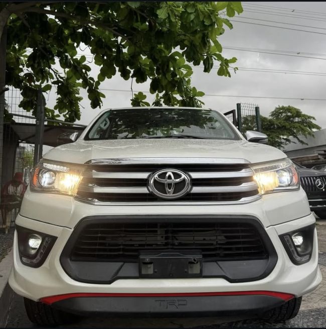 2020 TOYOTA HILUX TRD V6 photo 2