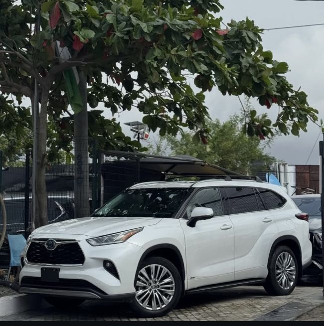 2024 TOYOTA HIGHLANDER PLATINUM AWD photo 5