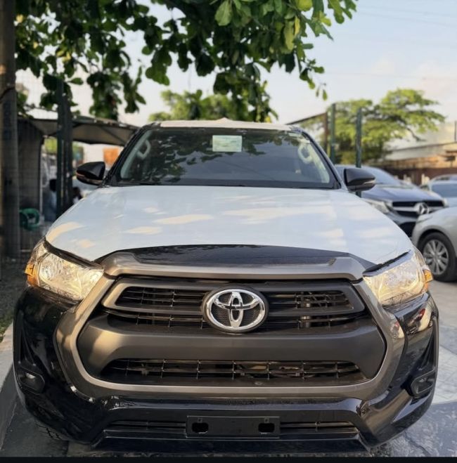 2025 TOYOTA ADVENTURE photo 2