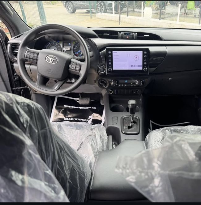 2025 TOYOTA HILUX ADVENTURE V6 photo 3