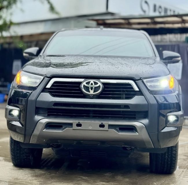 2025 TOYOTA HILUX ADVENTURE V6 photo 2