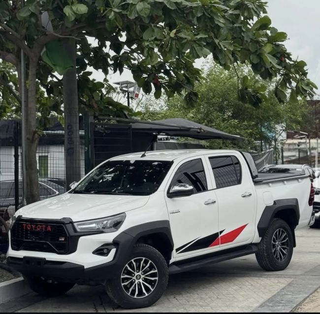 2025 TOYOTA HILUX GR SPORT