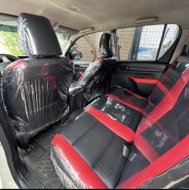 2025 TOYOTA HILUX GR SPORT photo 4