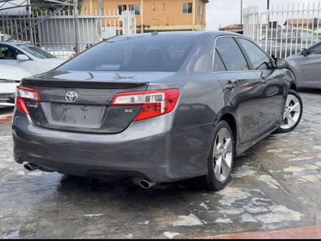 Toyota Camry SE 2012 photo 5