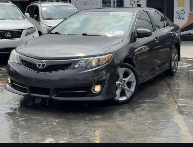 Toyota Camry SE 2012