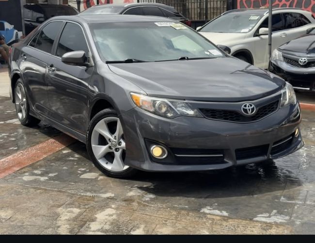 Toyota Camry SE 2012 photo 2