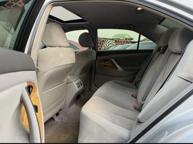 Toyota Camry XLE photo 4