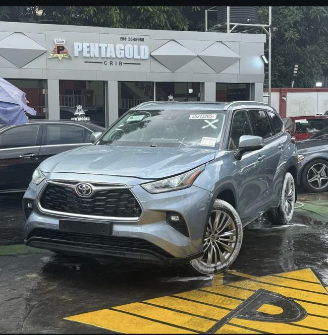 Toyota Highlander 2021 platinum AWD