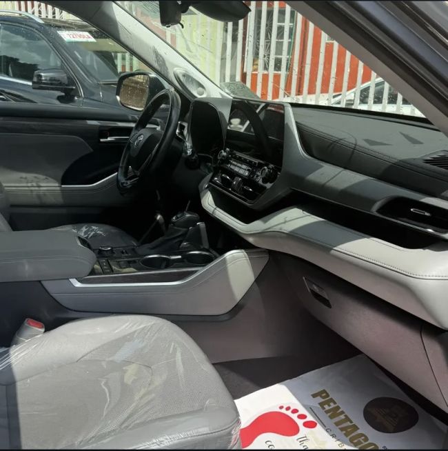 Toyota Highlander 2021 platinum AWD photo 4