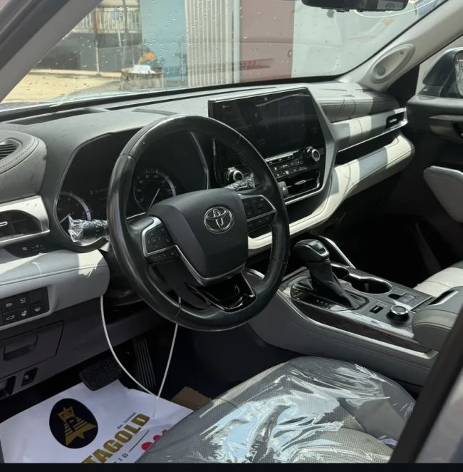 Toyota Highlander 2021 platinum AWD photo 3