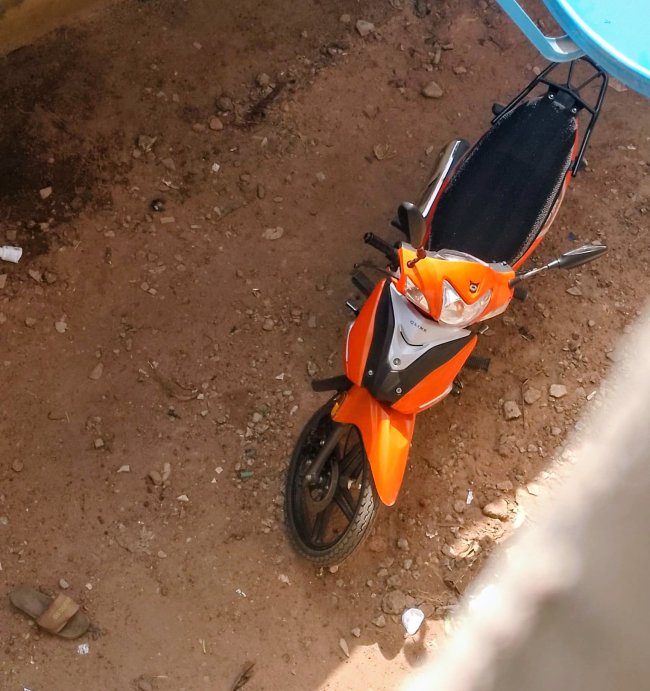 Sporty Qlink Orange Moped
