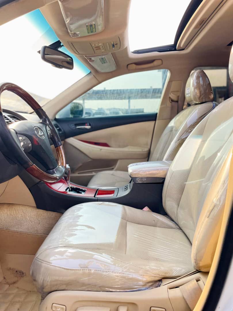 Lexus ES 350 with Panoramic Roof